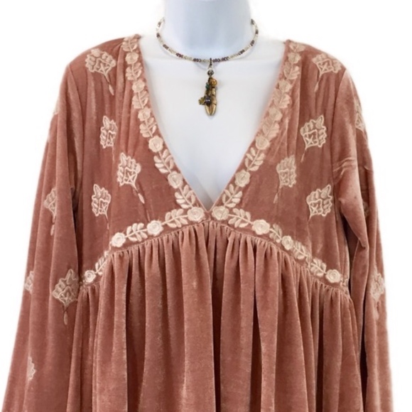 POL Small Crush Velvet Embroidered Oversized Tunic - Picture 4 of 8